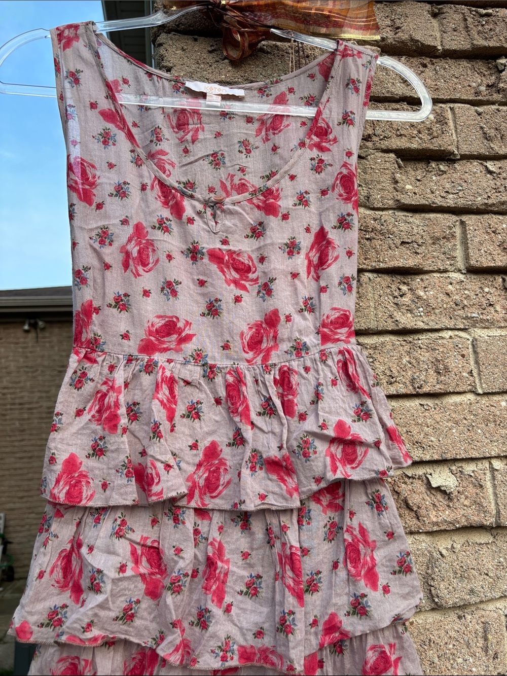 🌹 Floral Tiered Sleeveless Summer Top in Pink and Grey 🌹